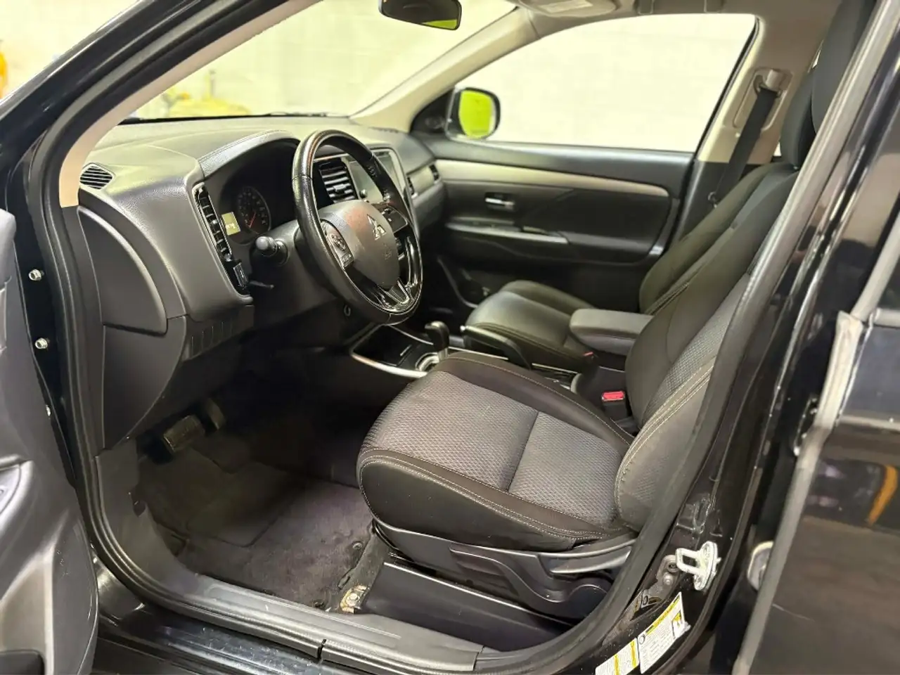 Mitsubishi Outlander снимка Mitsubishi Outlander