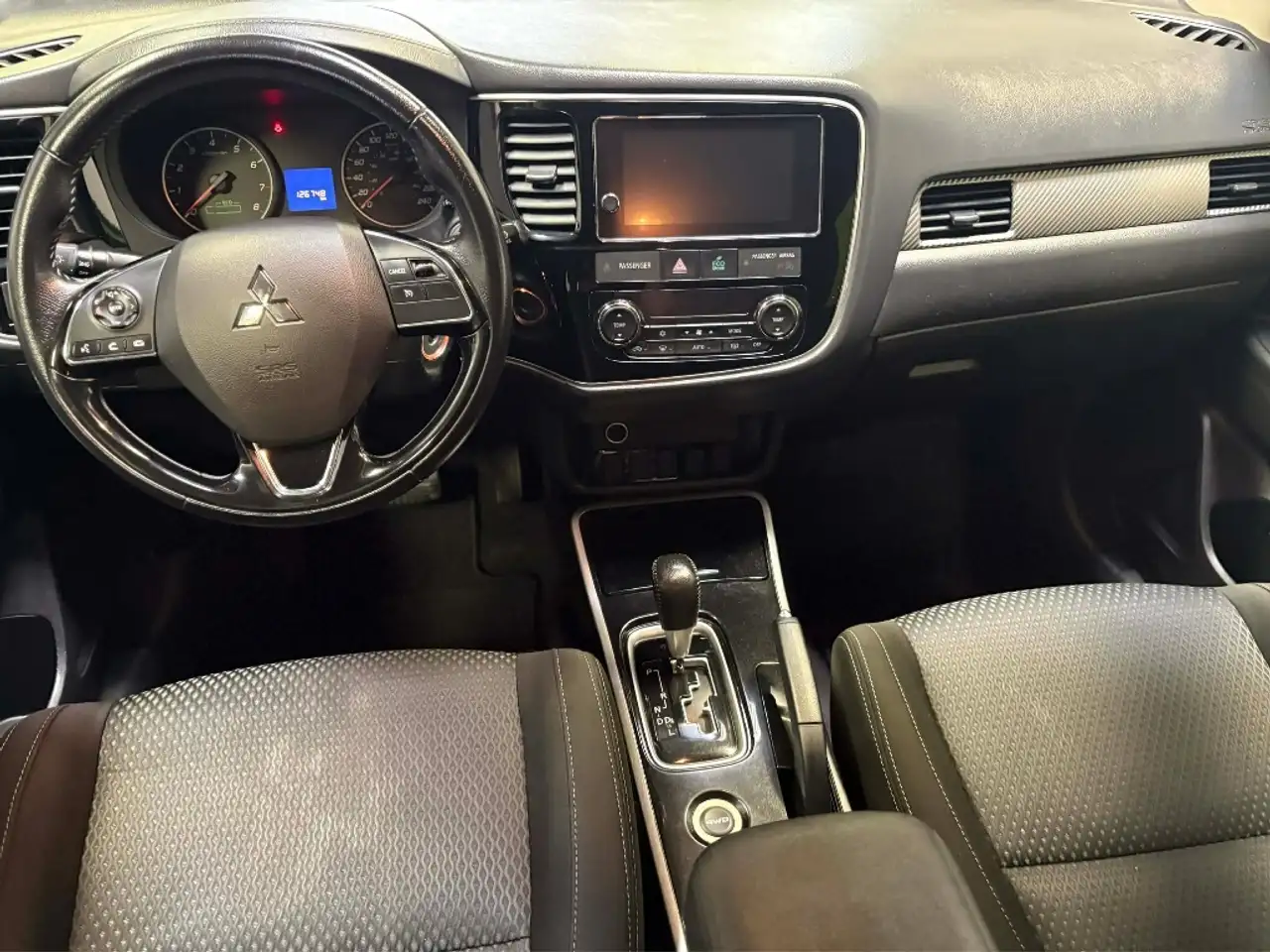 Mitsubishi Outlander снимка Mitsubishi Outlander