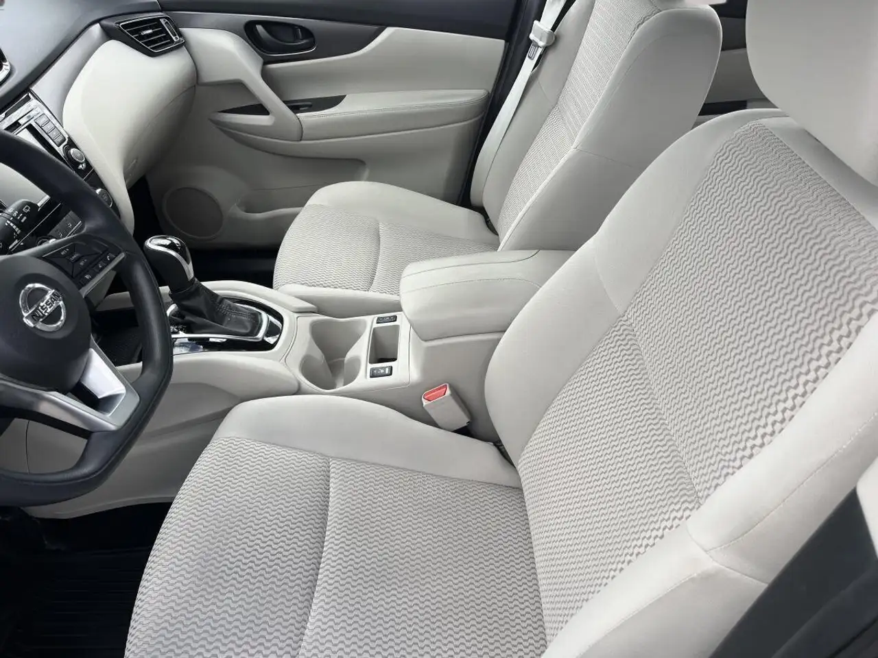 Nissan Qashqai снимка Nissan Qashqai
