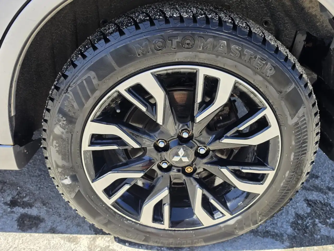 Mitsubishi Outlander снимка Mitsubishi Outlander