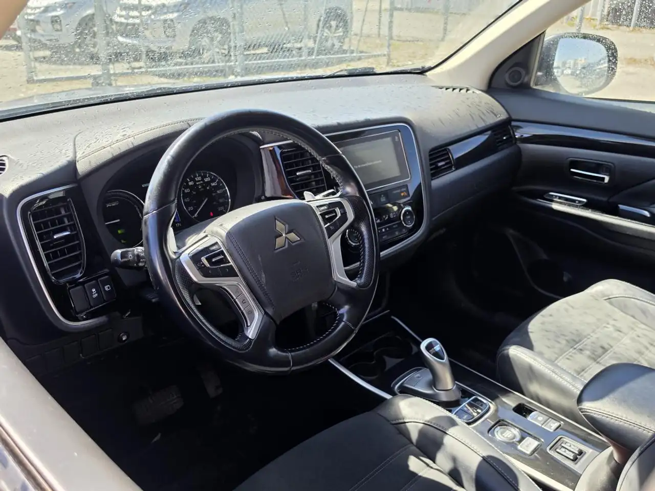 Mitsubishi Outlander снимка Mitsubishi Outlander