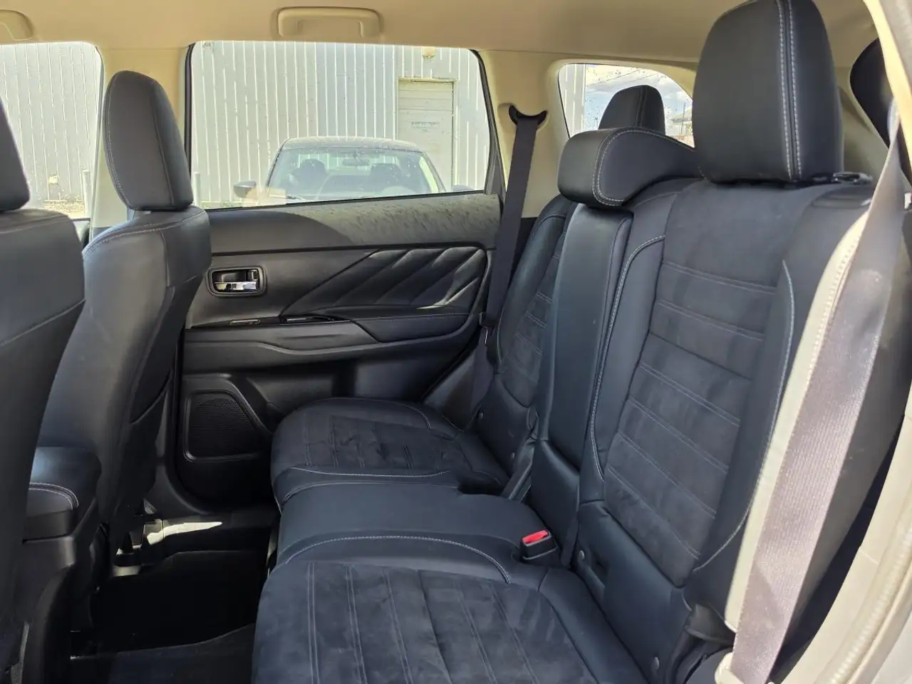 Mitsubishi Outlander снимка Mitsubishi Outlander