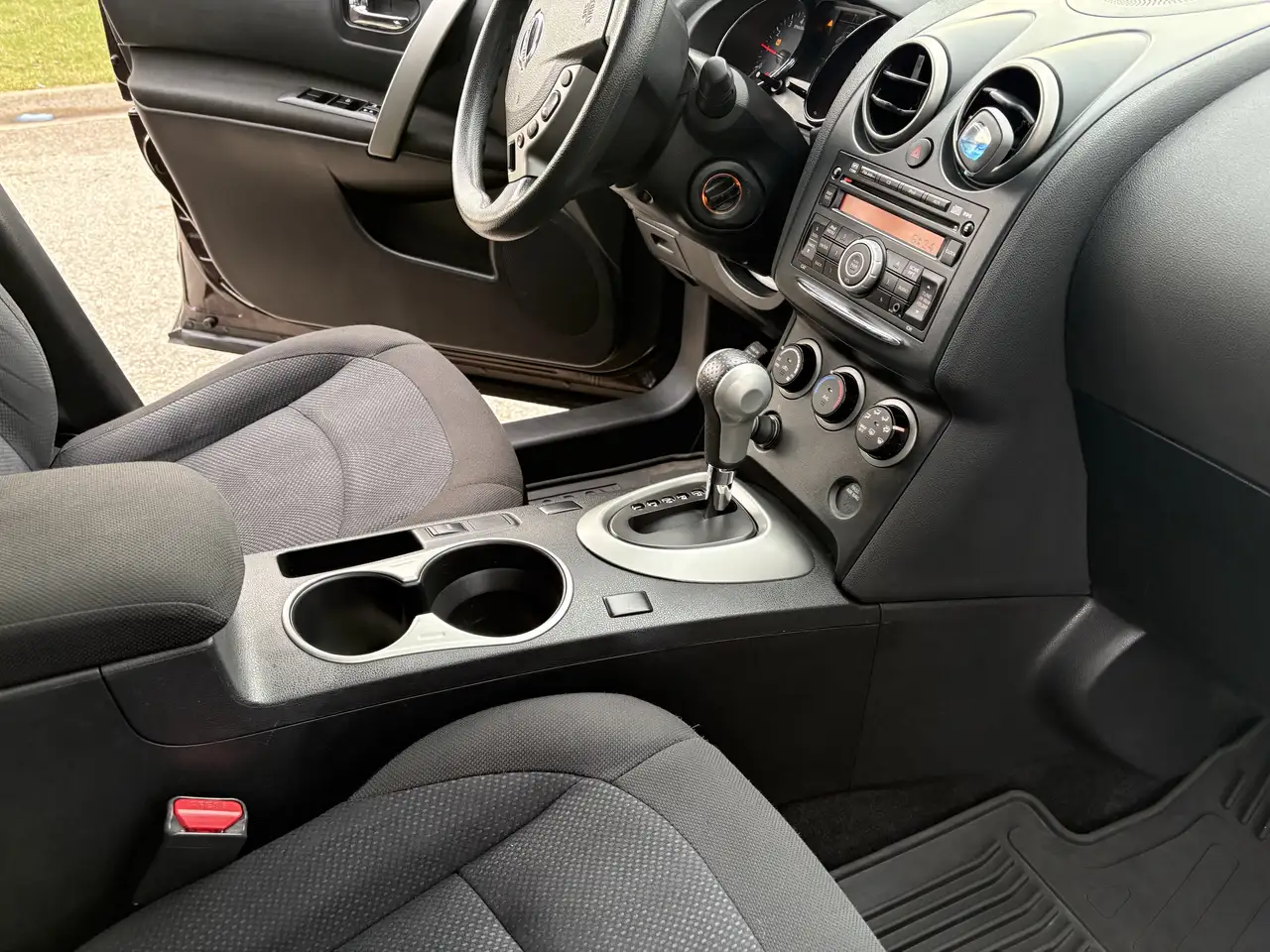 Nissan Rogue fotografie Nissan Rogue