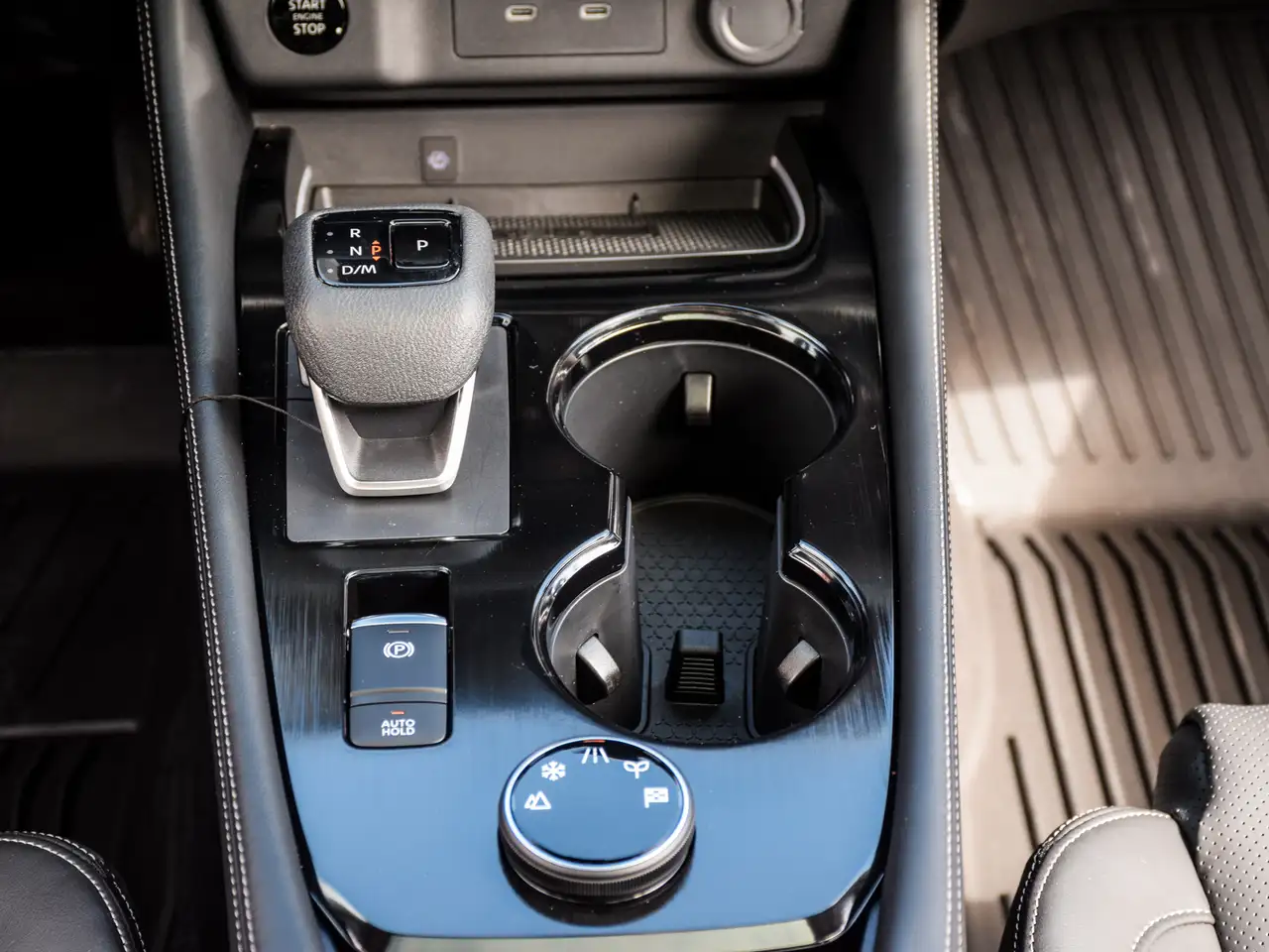 Nissan Rogue fotografie Nissan Rogue