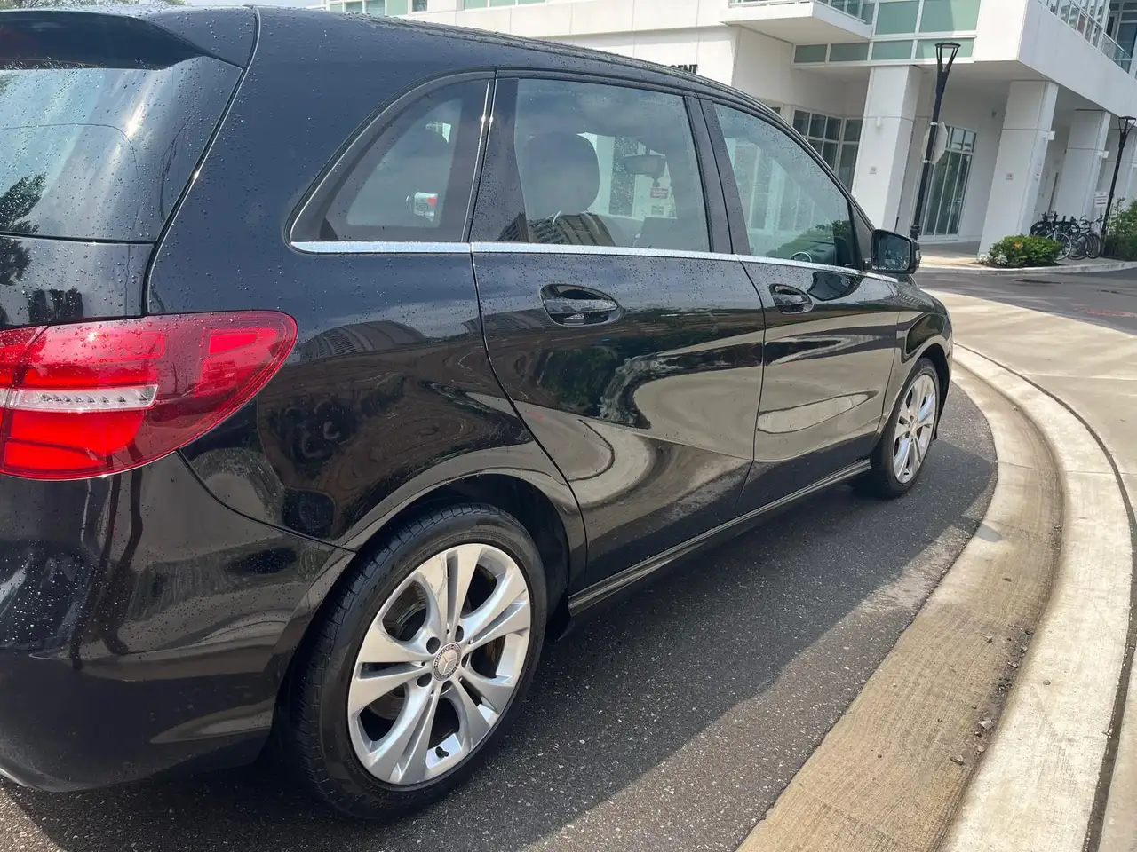 Mercedes-Benz B-Class снимка Mercedes-Benz B-Class