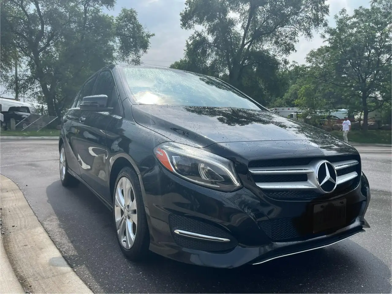 Mercedes-Benz B-Class снимка Mercedes-Benz B-Class