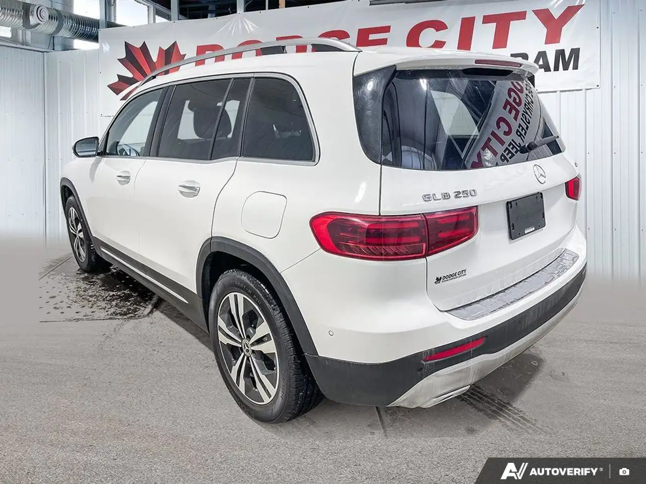 Mercedes-Benz GLB снимка Mercedes-Benz GLB