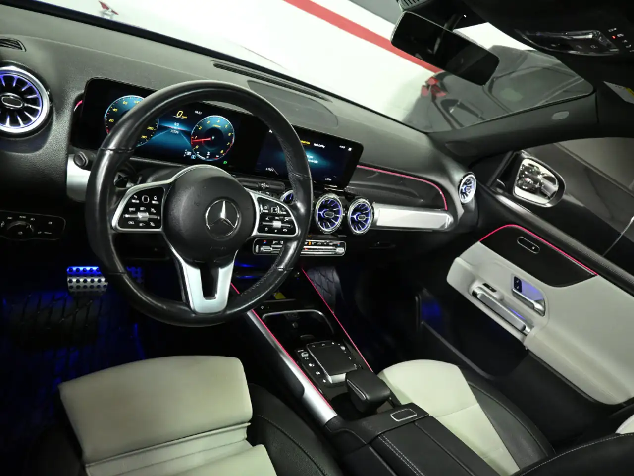 Mercedes-Benz GLB снимка Mercedes-Benz GLB