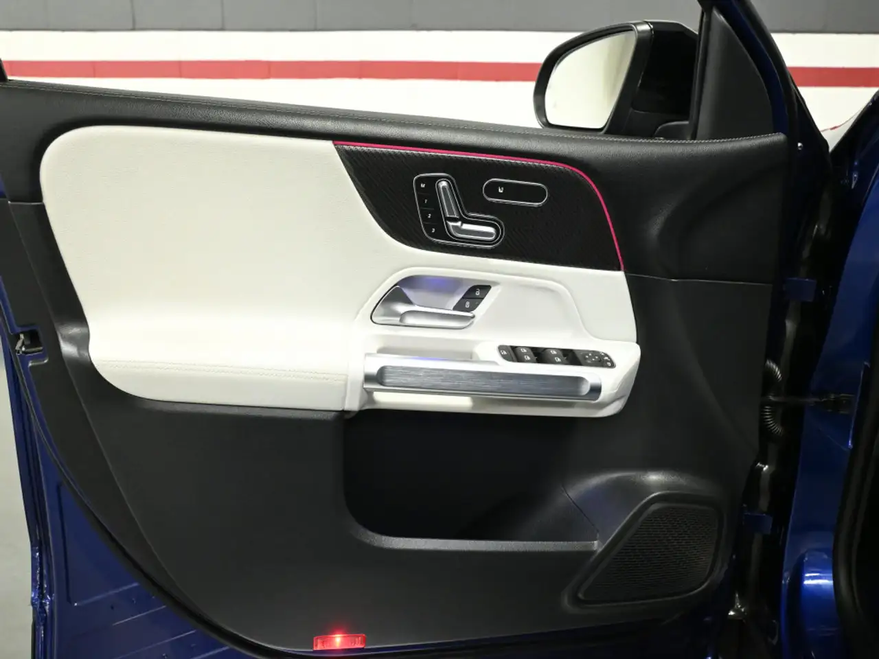 Mercedes-Benz GLB снимка Mercedes-Benz GLB