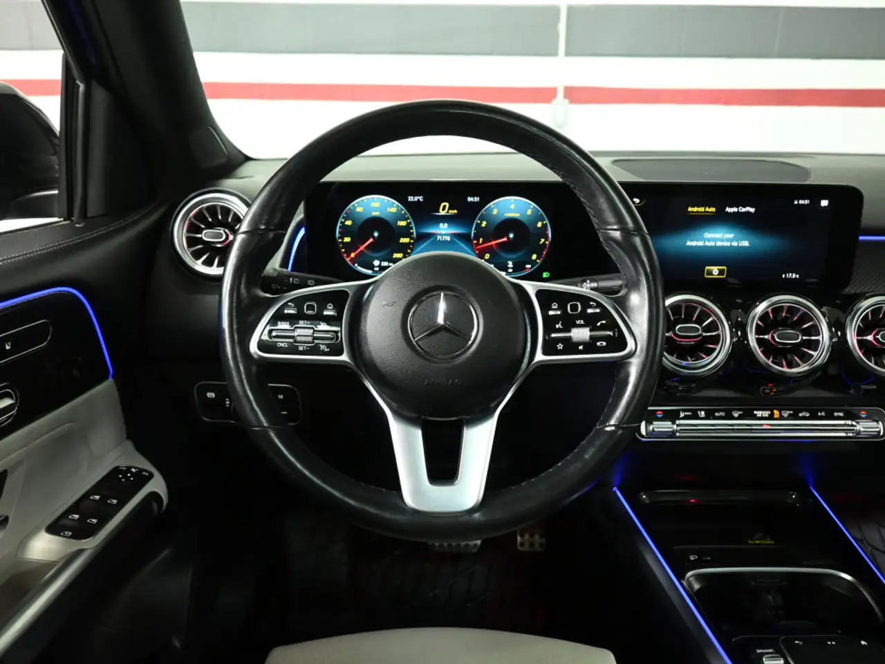 Mercedes-Benz GLB снимка Mercedes-Benz GLB