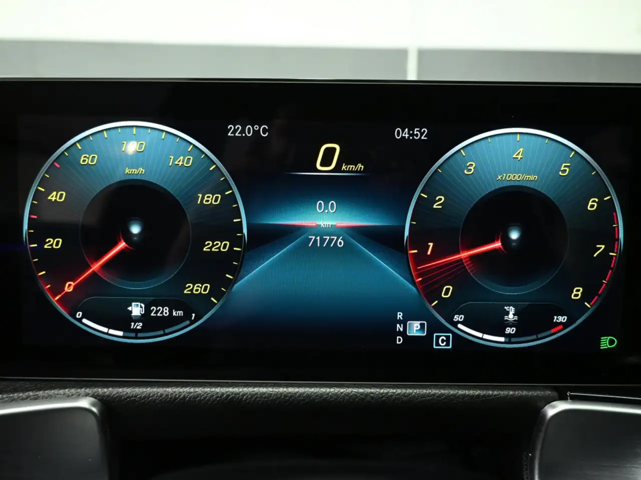 Mercedes-Benz GLB снимка Mercedes-Benz GLB