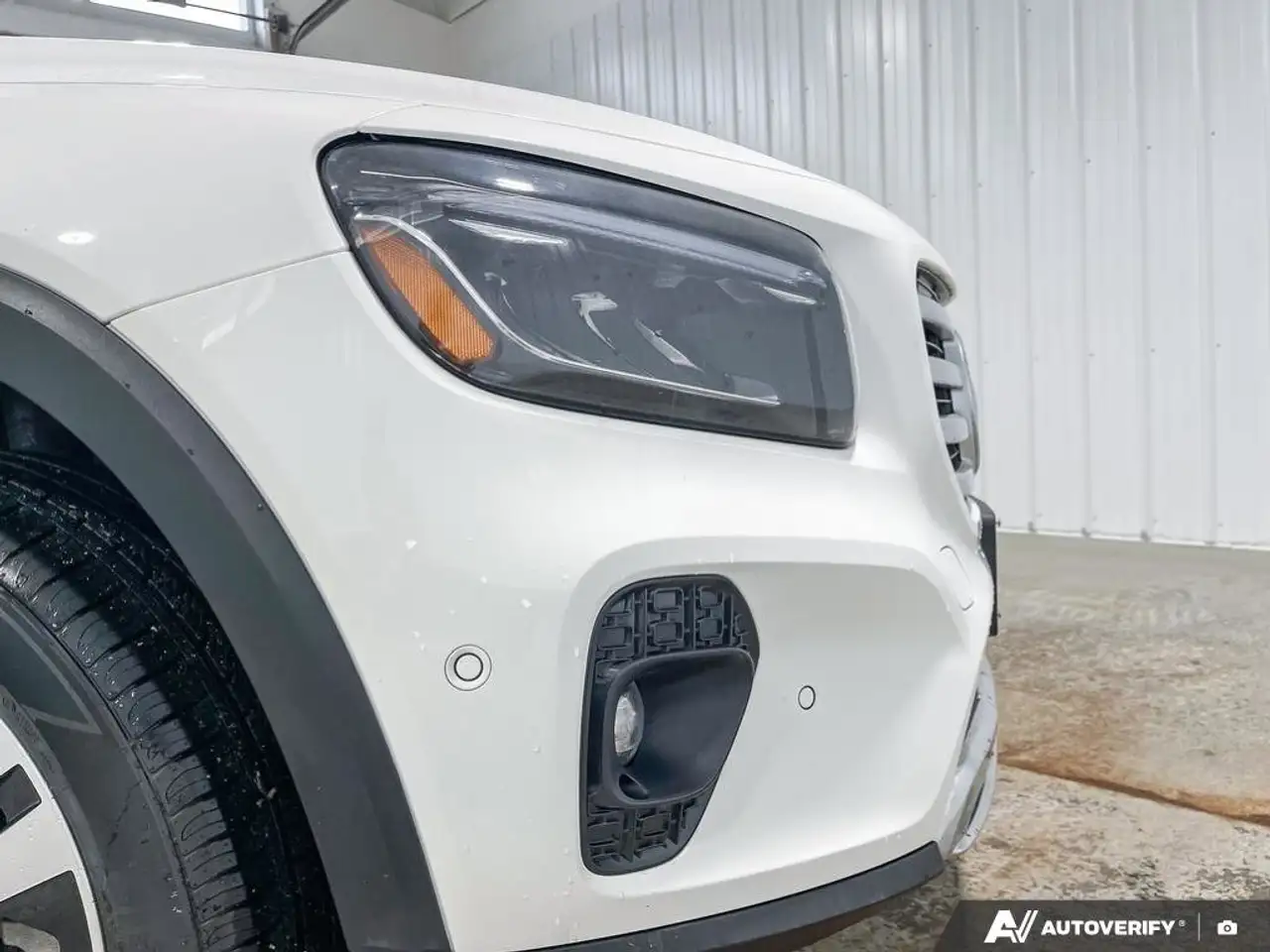 Mercedes-Benz GLB снимка Mercedes-Benz GLB