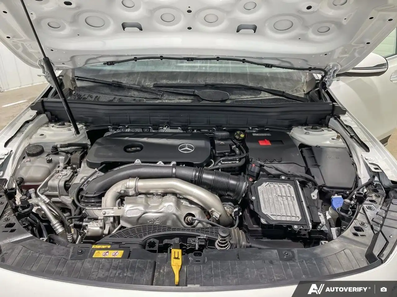 Mercedes-Benz GLB снимка Mercedes-Benz GLB