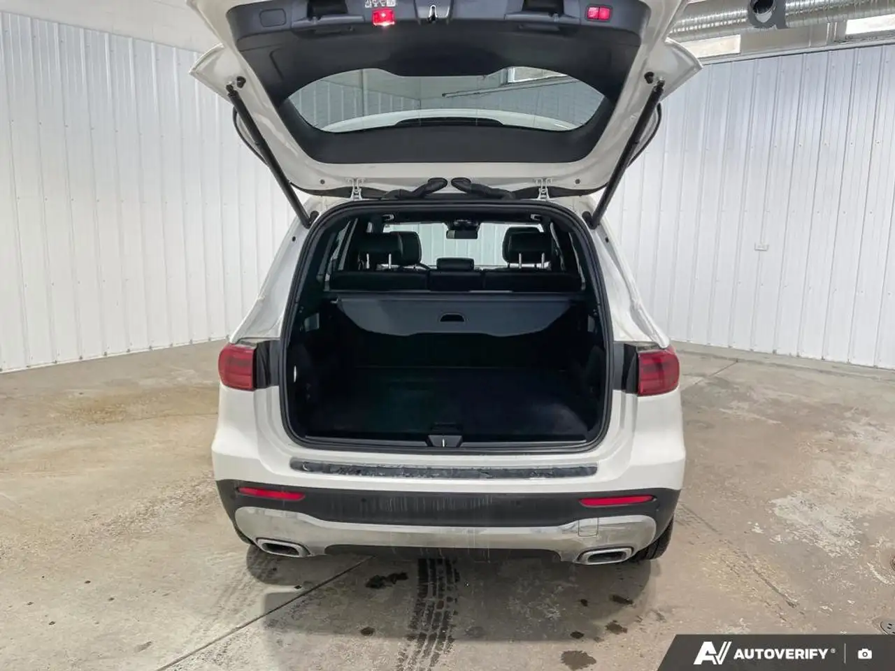 Mercedes-Benz GLB снимка Mercedes-Benz GLB