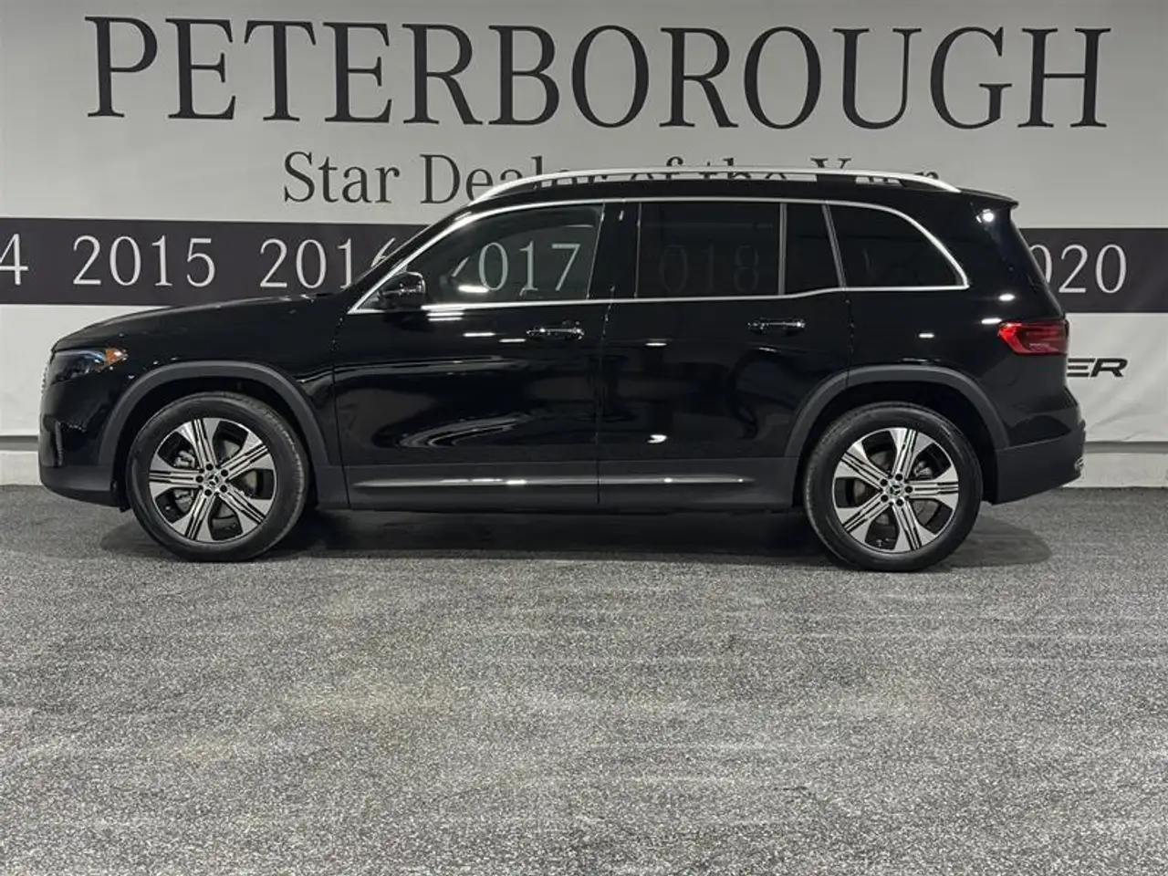 Mercedes-Benz EQB снимка Mercedes-Benz EQB