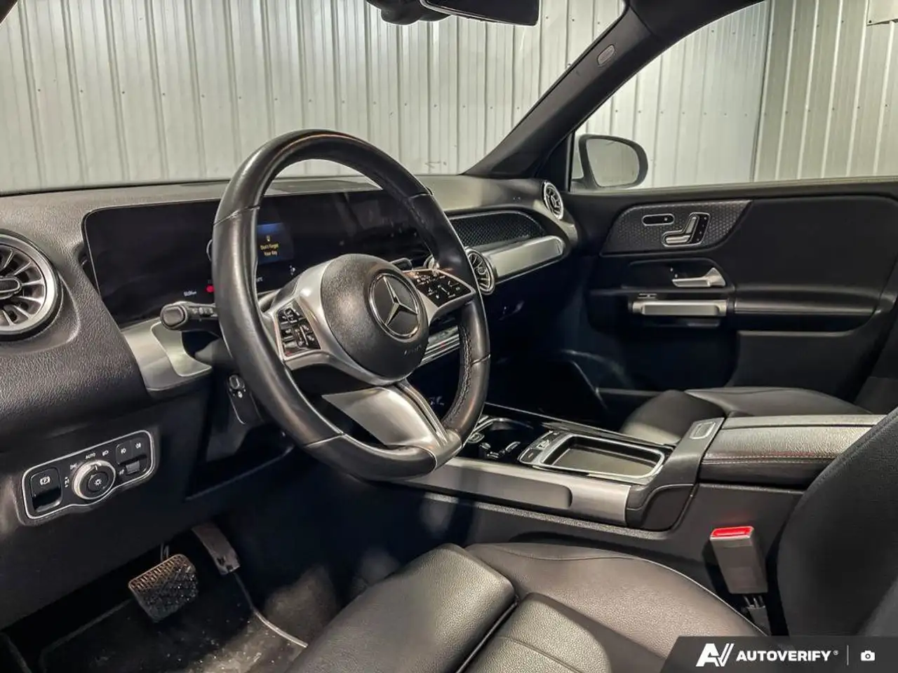 Mercedes-Benz GLB снимка Mercedes-Benz GLB