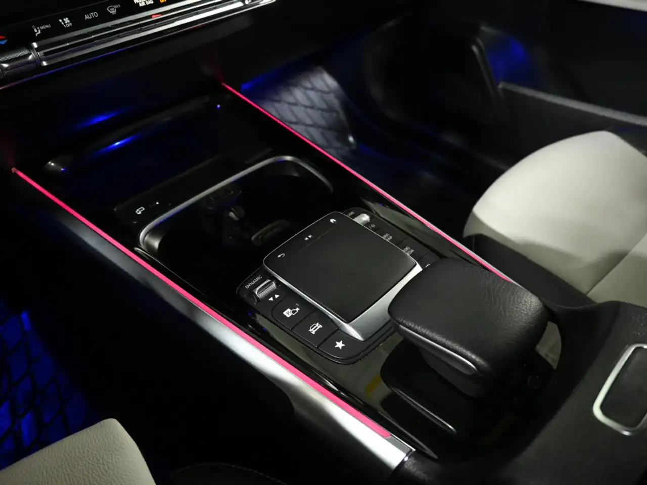 Mercedes-Benz GLB снимка Mercedes-Benz GLB