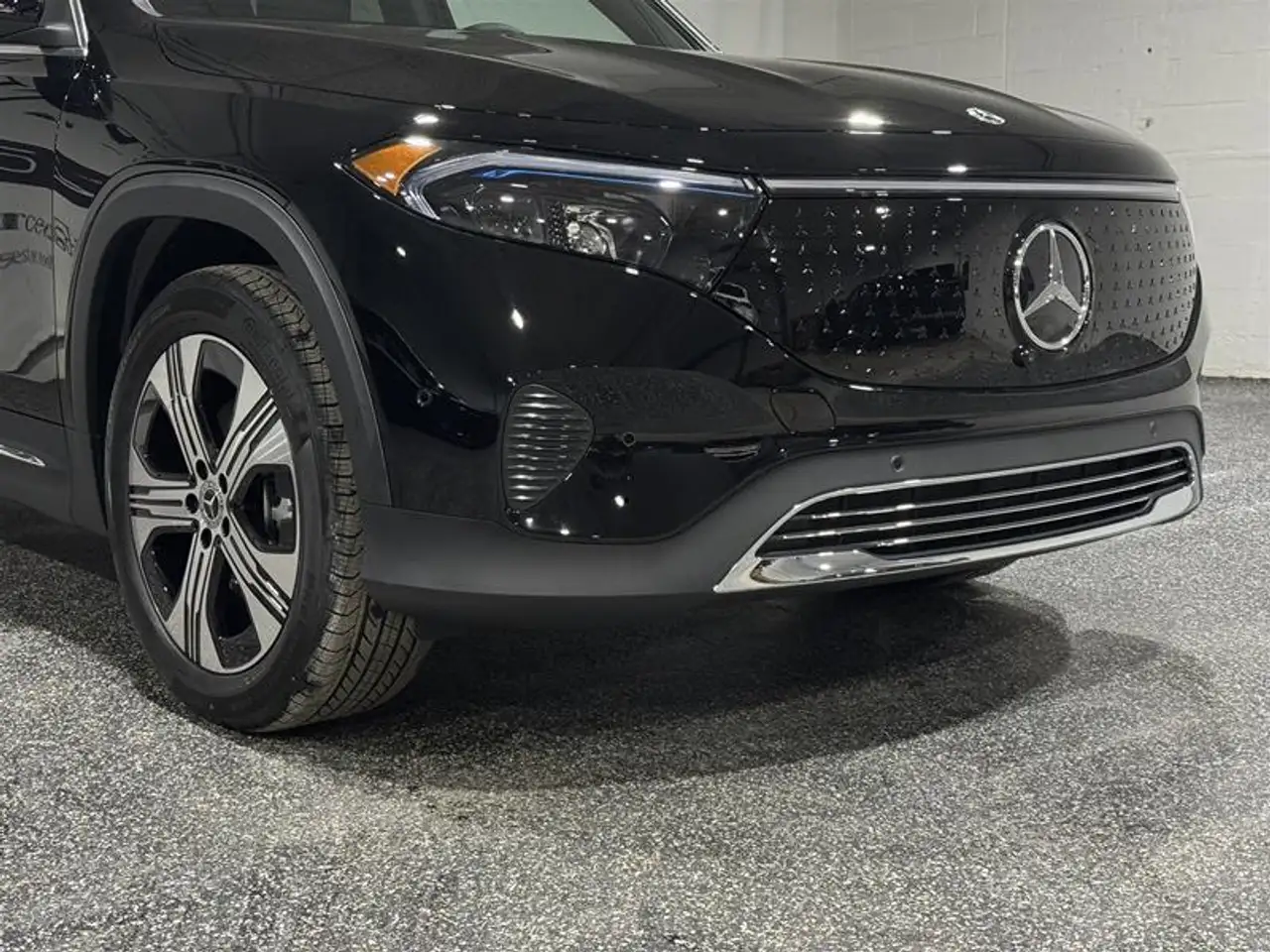 Mercedes-Benz EQB снимка Mercedes-Benz EQB