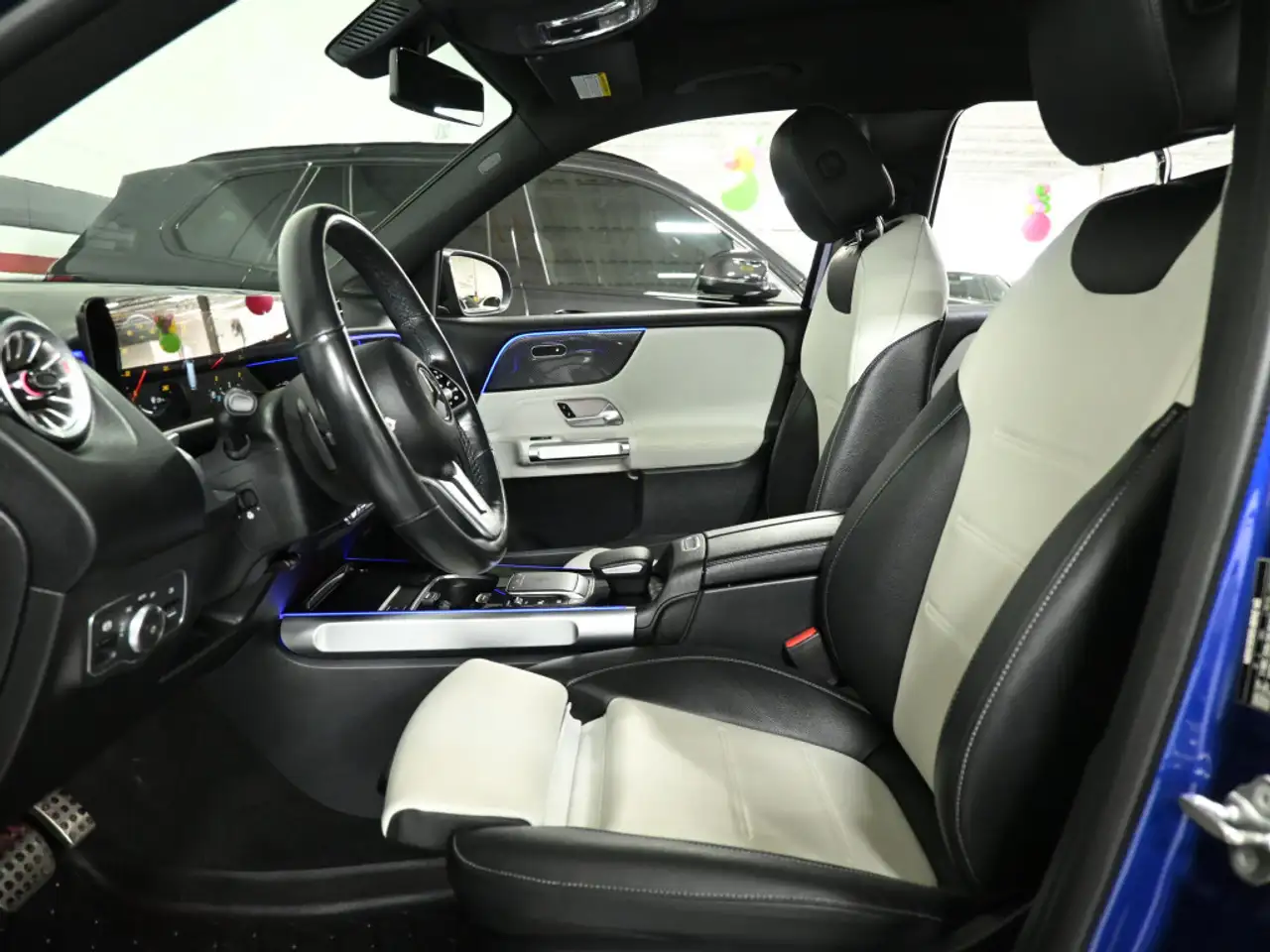 Mercedes-Benz GLB снимка Mercedes-Benz GLB
