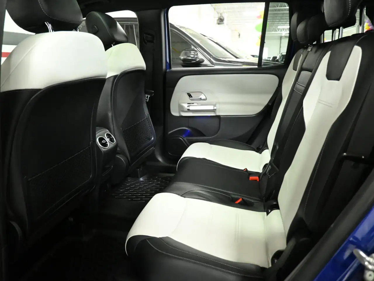 Mercedes-Benz GLB снимка Mercedes-Benz GLB