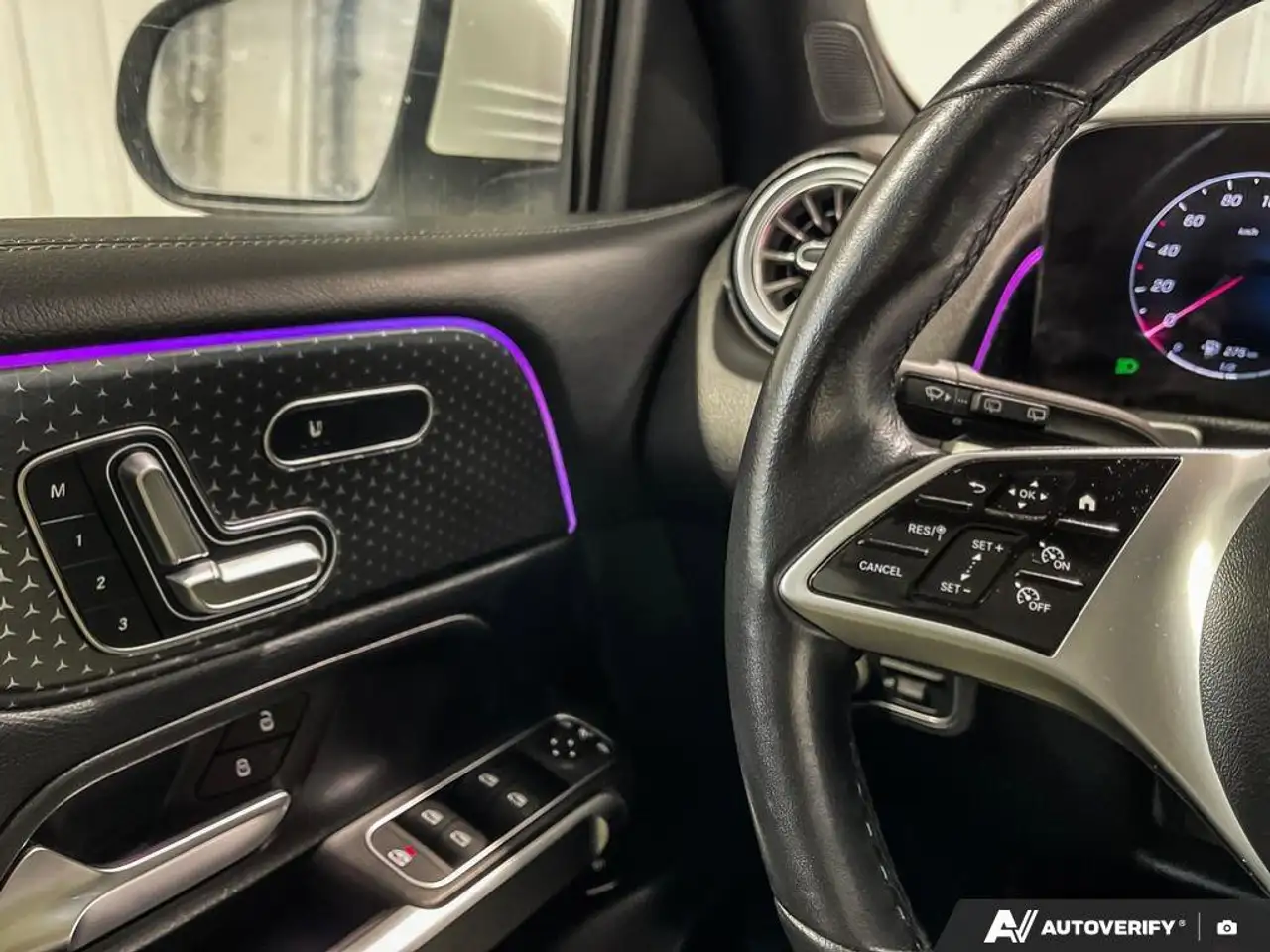 Mercedes-Benz GLB снимка Mercedes-Benz GLB