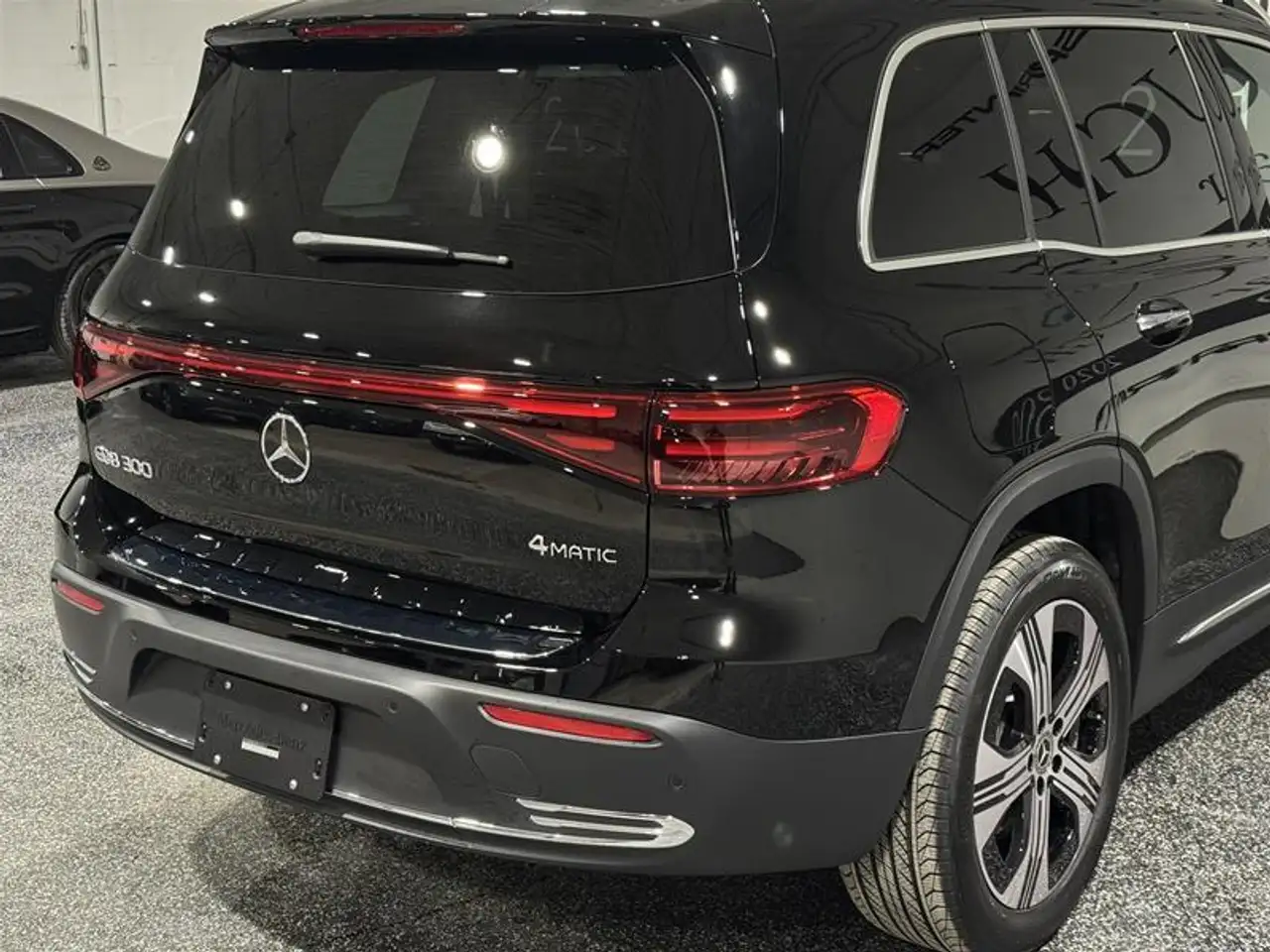 Mercedes-Benz EQB снимка Mercedes-Benz EQB