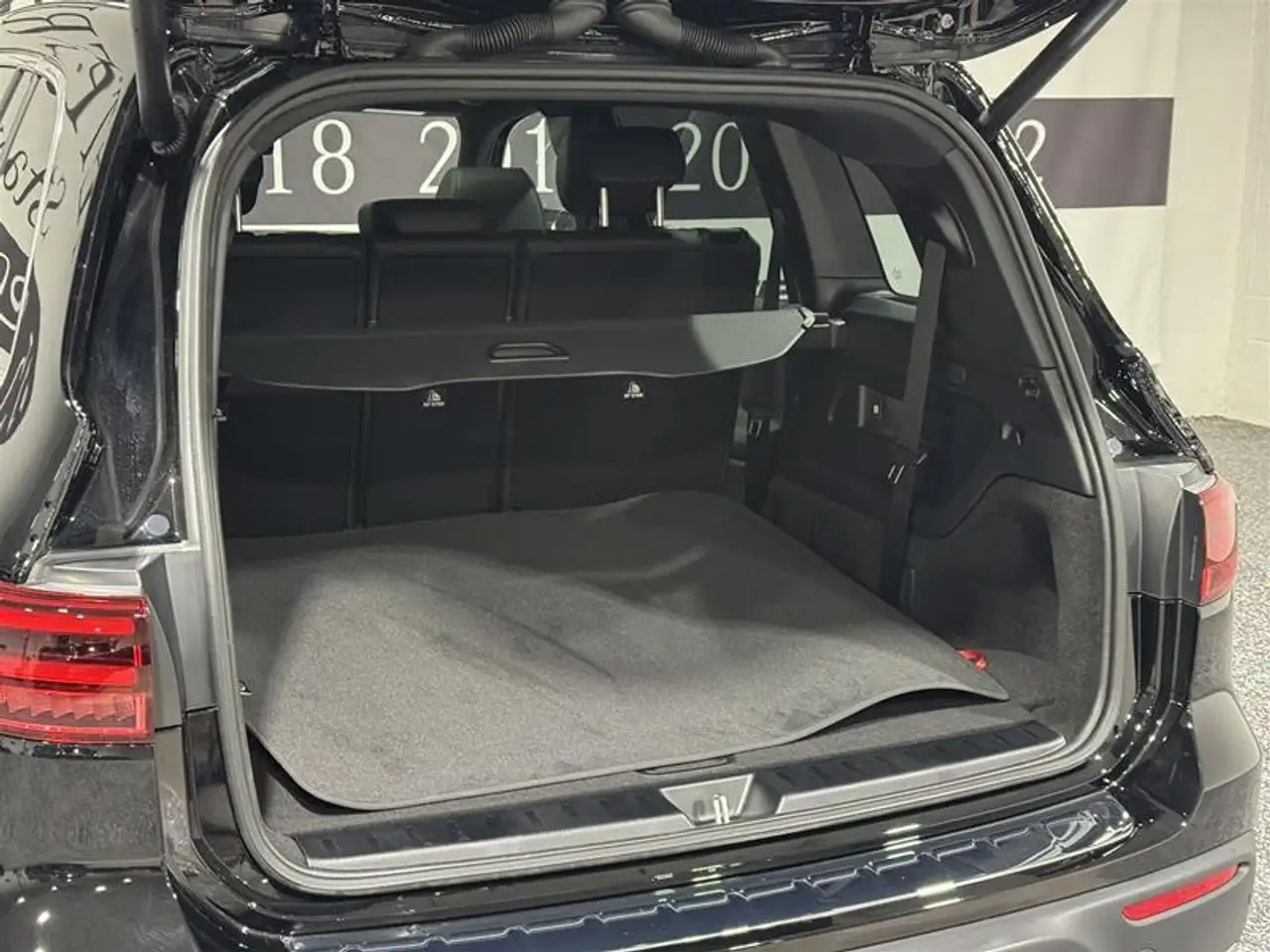 Mercedes-Benz EQB снимка Mercedes-Benz EQB