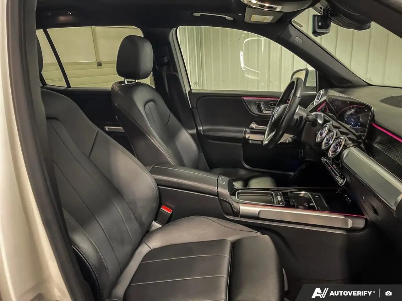 Mercedes-Benz GLB снимка Mercedes-Benz GLB