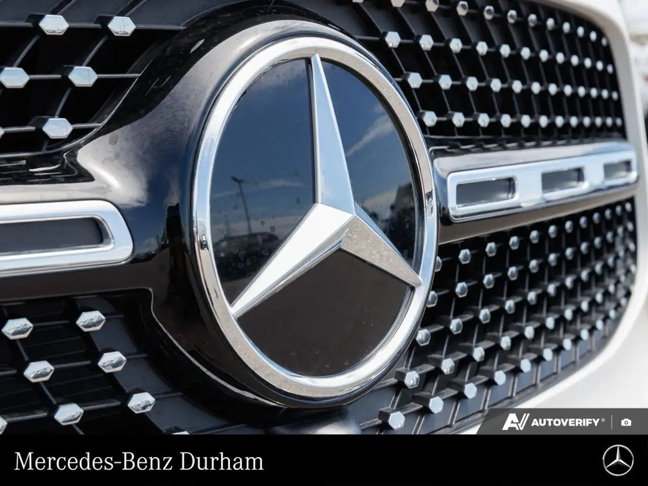 Mercedes-Benz GLB снимка Mercedes-Benz GLB