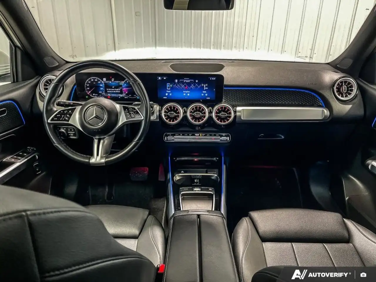 Mercedes-Benz GLB снимка Mercedes-Benz GLB