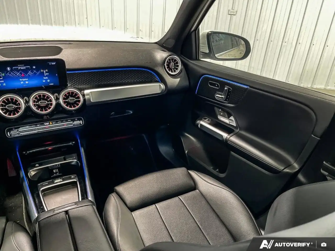Mercedes-Benz GLB снимка Mercedes-Benz GLB