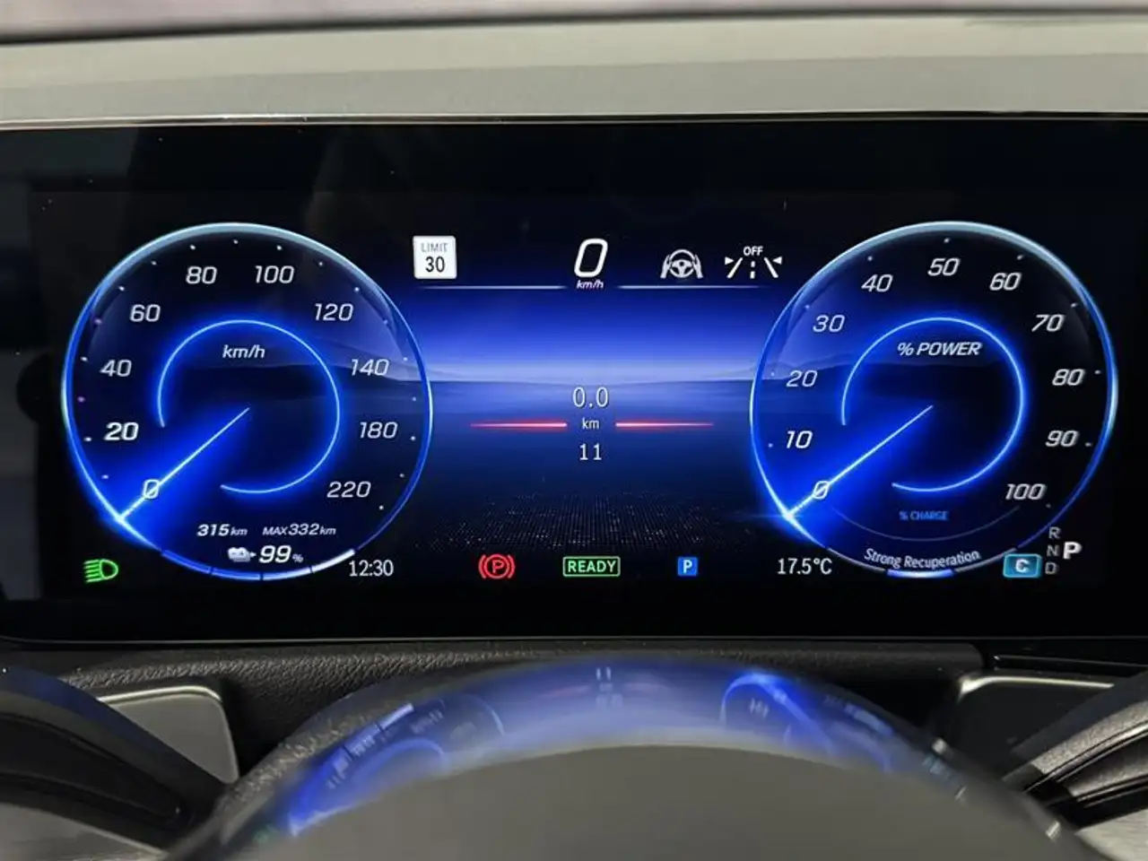 Mercedes-Benz EQB снимка Mercedes-Benz EQB