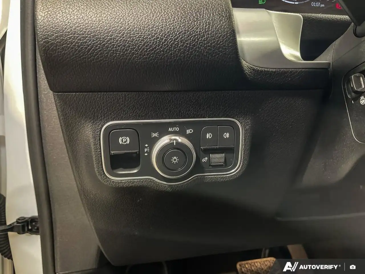 Mercedes-Benz GLB снимка Mercedes-Benz GLB