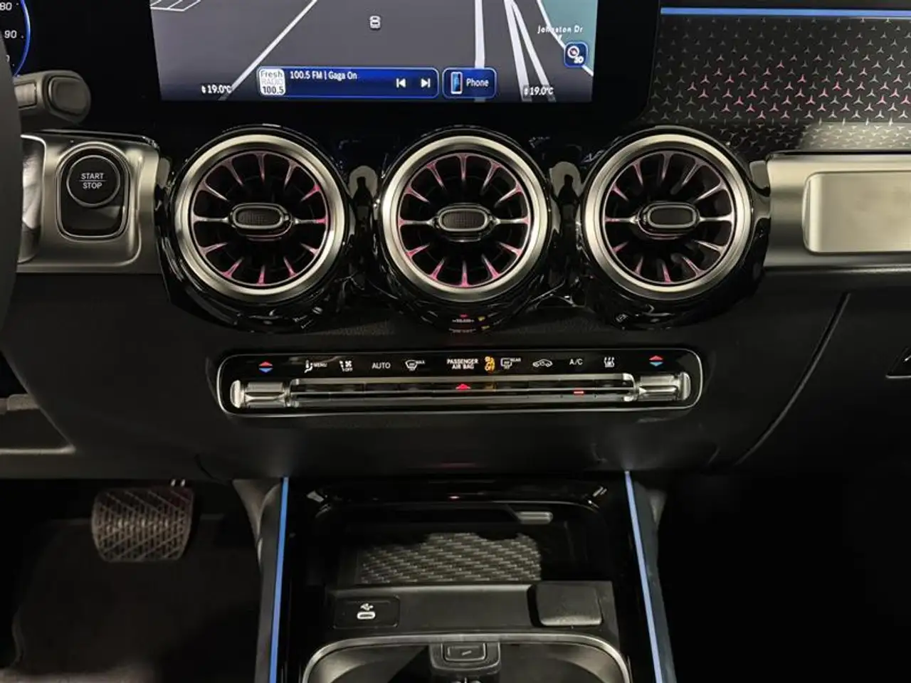 Mercedes-Benz EQB снимка Mercedes-Benz EQB