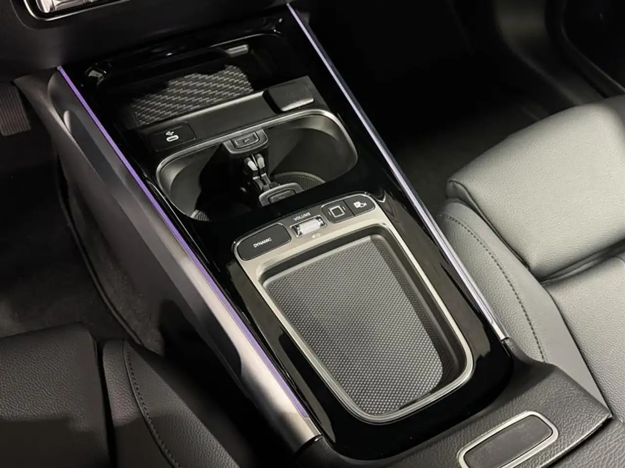 Mercedes-Benz EQB снимка Mercedes-Benz EQB