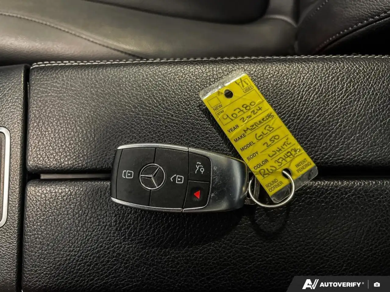 Mercedes-Benz GLB снимка Mercedes-Benz GLB