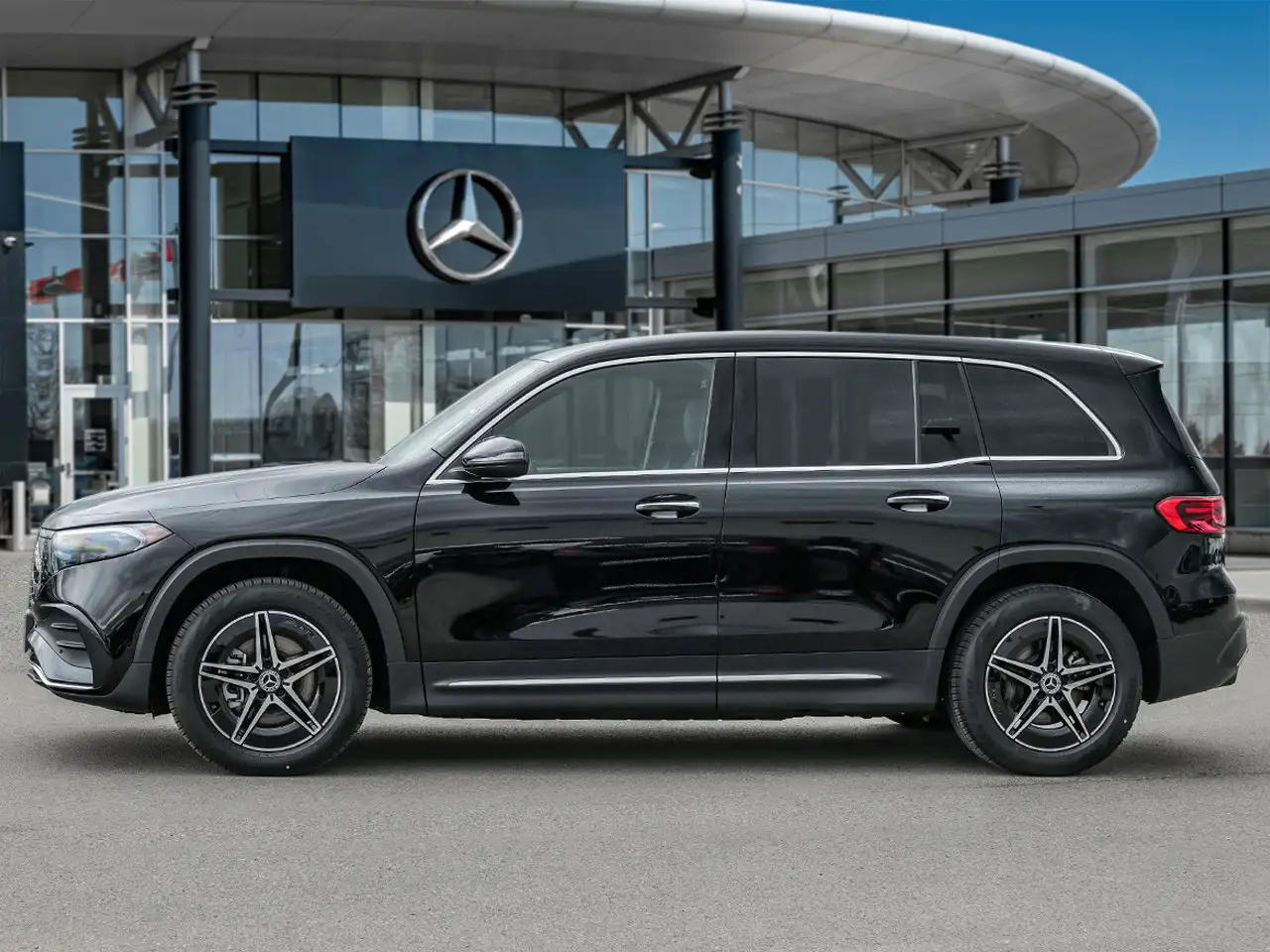 Mercedes-Benz EQB снимка Mercedes-Benz EQB