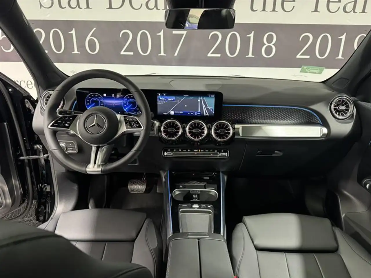 Mercedes-Benz EQB снимка Mercedes-Benz EQB