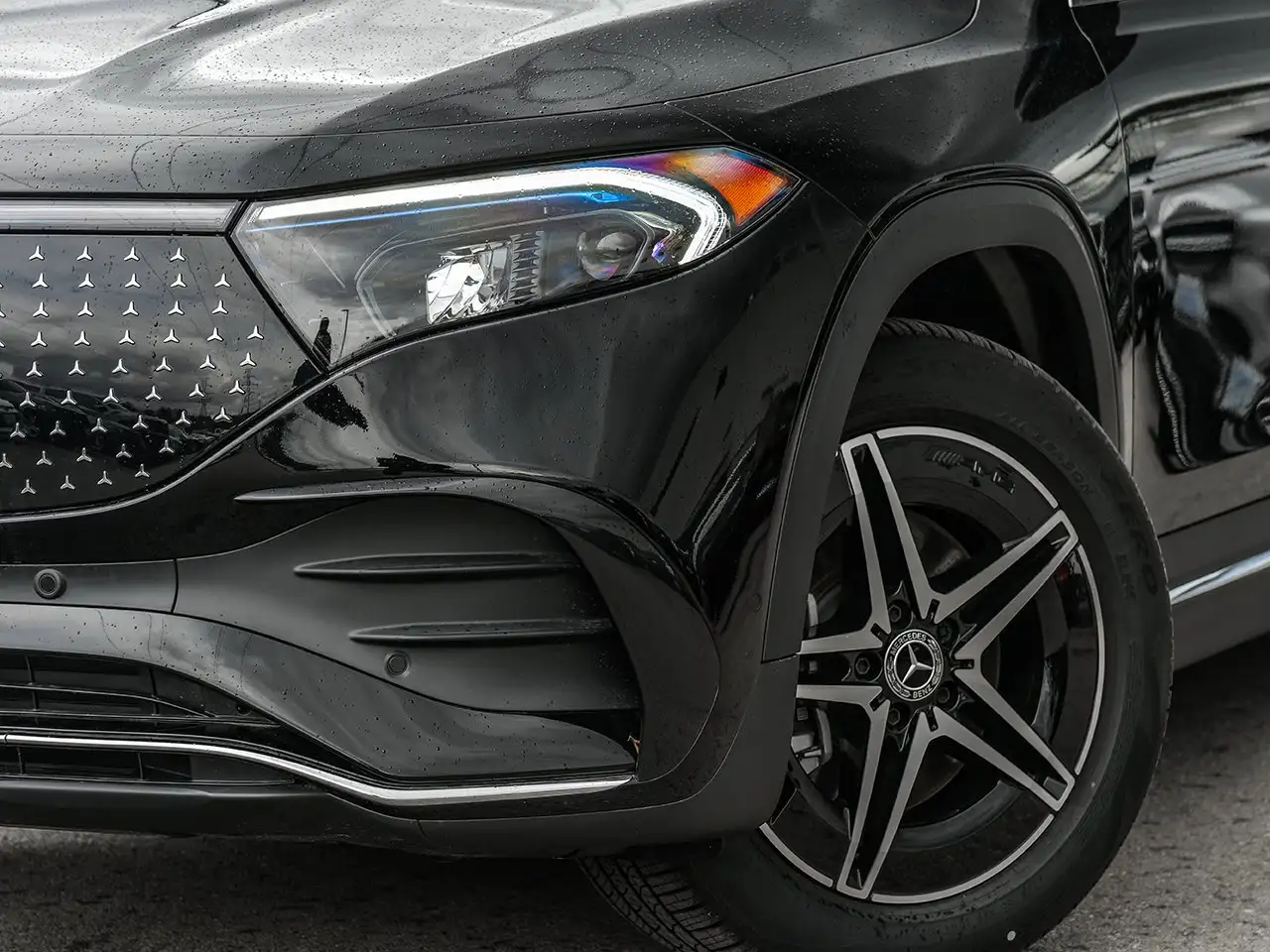 Mercedes-Benz EQB снимка Mercedes-Benz EQB