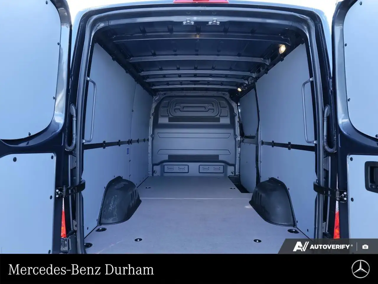Mercedes-Benz Sprinter photo Mercedes-Benz Sprinter