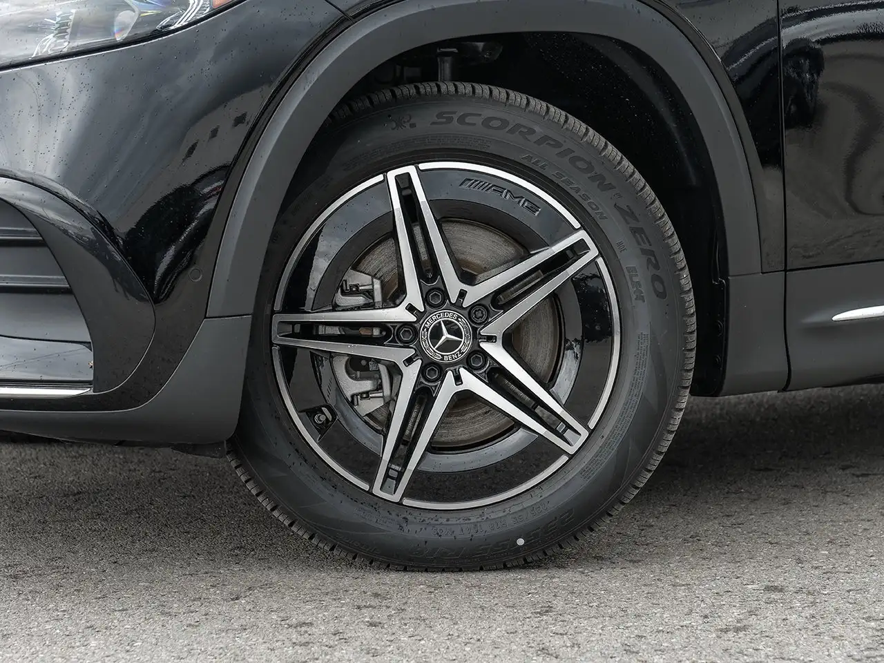 Mercedes-Benz EQB снимка Mercedes-Benz EQB