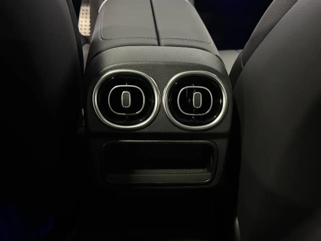 Mercedes-Benz CLE снимка Mercedes-Benz CLE