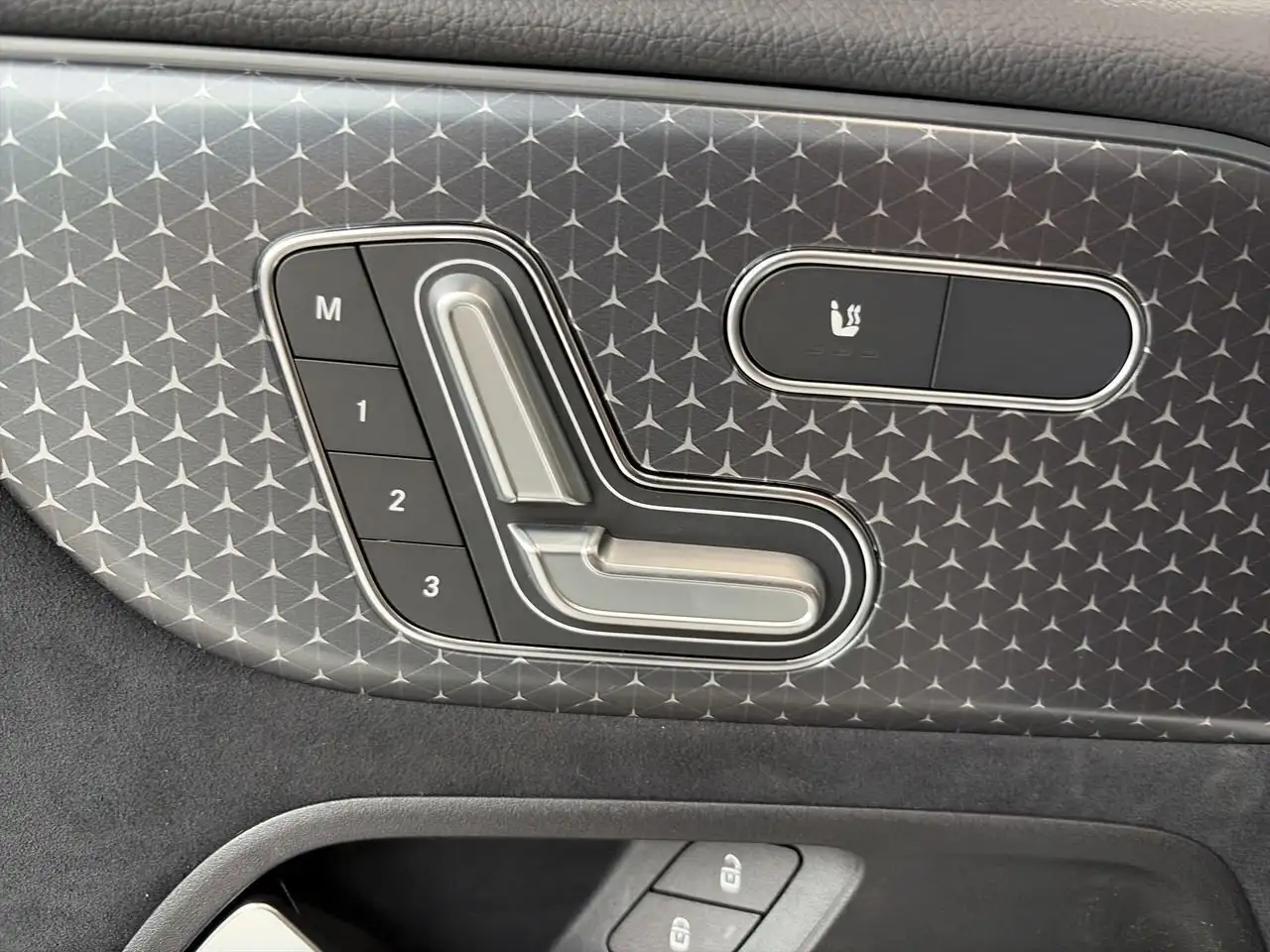 Mercedes-Benz GLB снимка Mercedes-Benz GLB