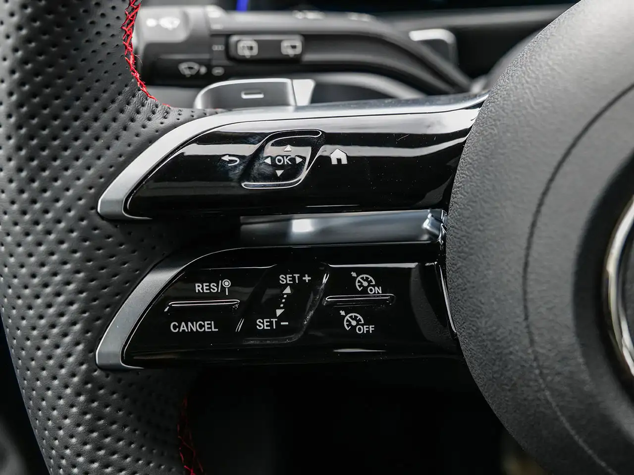 Mercedes-Benz EQB снимка Mercedes-Benz EQB
