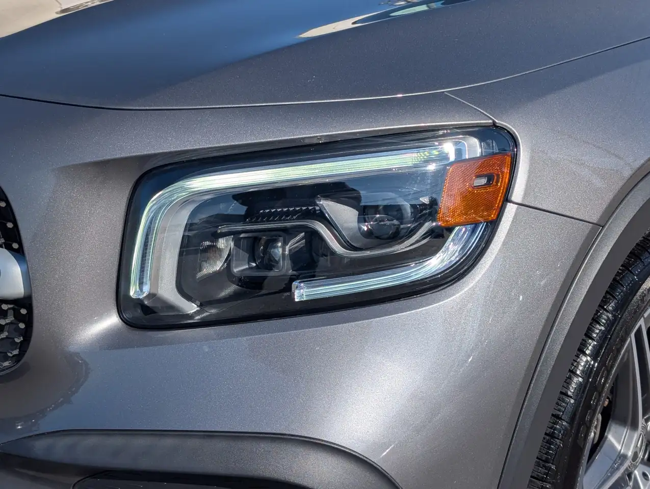 Mercedes-Benz GLB снимка Mercedes-Benz GLB