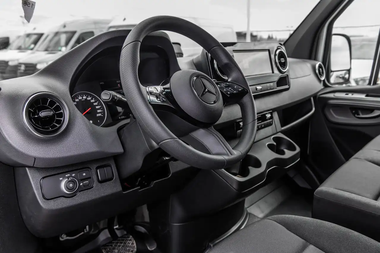 Mercedes-Benz Sprinter снимка Mercedes-Benz Sprinter