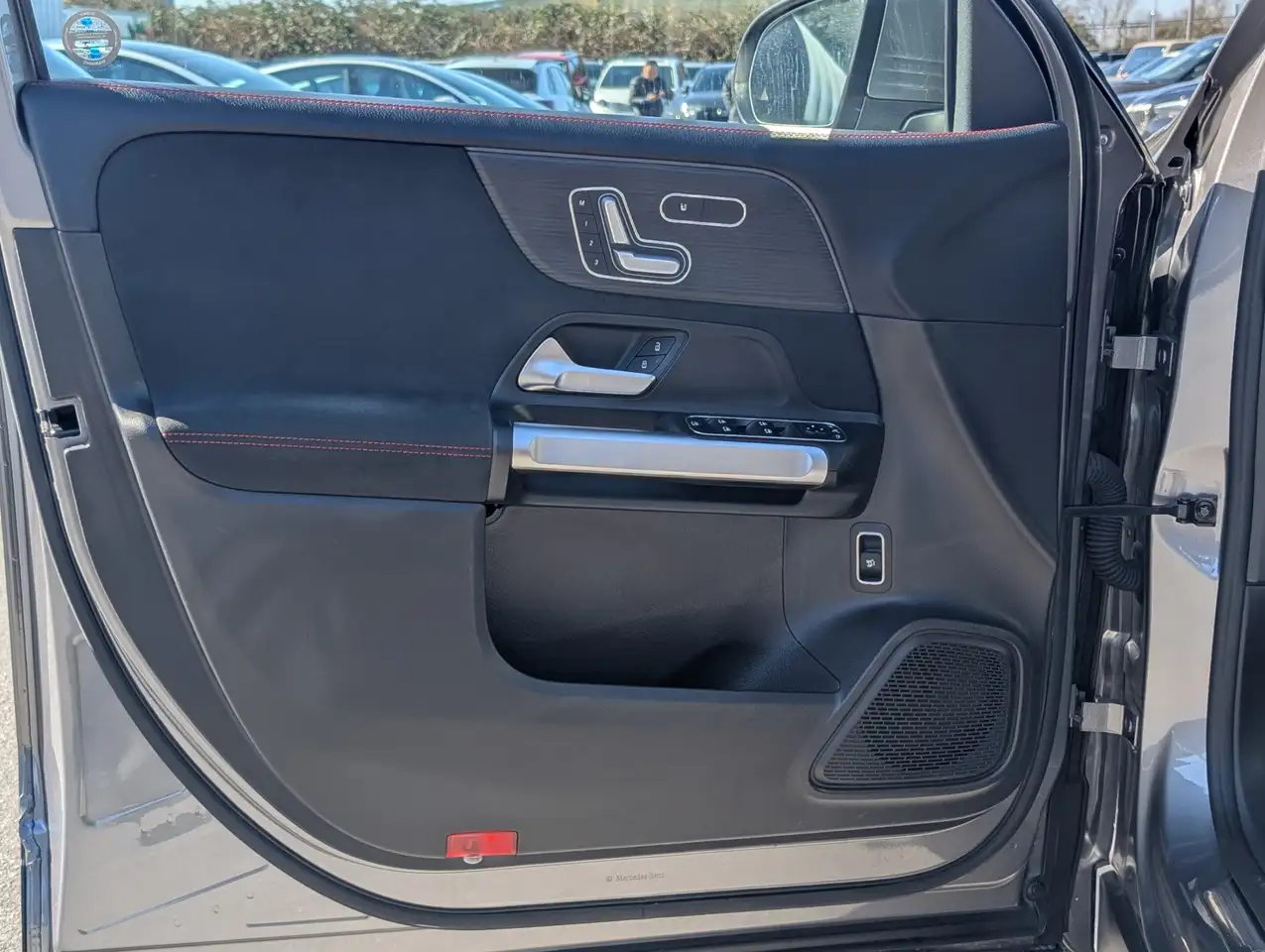 Mercedes-Benz GLB снимка Mercedes-Benz GLB