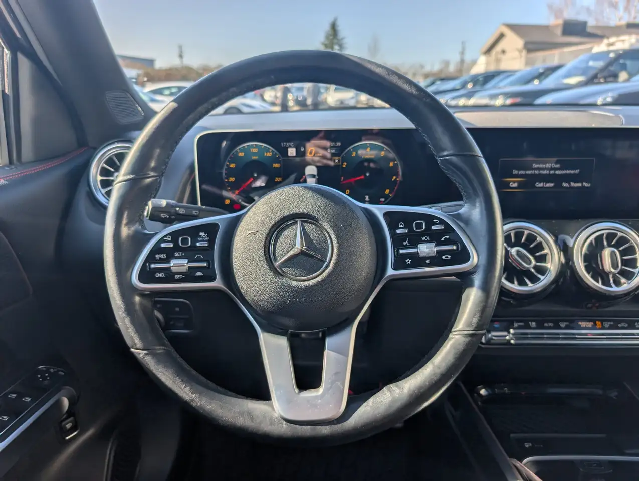 Mercedes-Benz GLB снимка Mercedes-Benz GLB