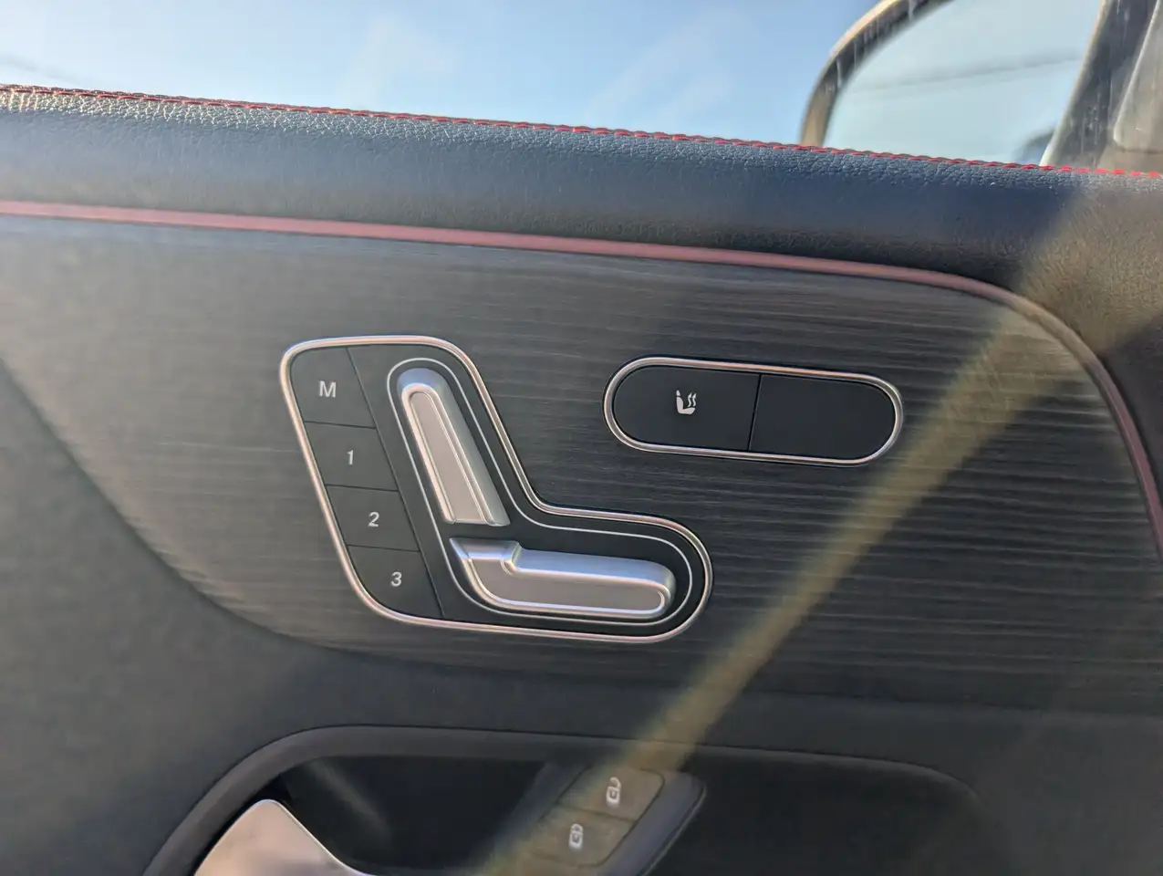 Mercedes-Benz GLB снимка Mercedes-Benz GLB