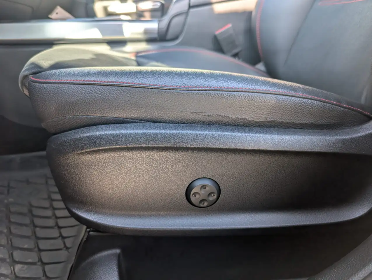 Mercedes-Benz GLB снимка Mercedes-Benz GLB